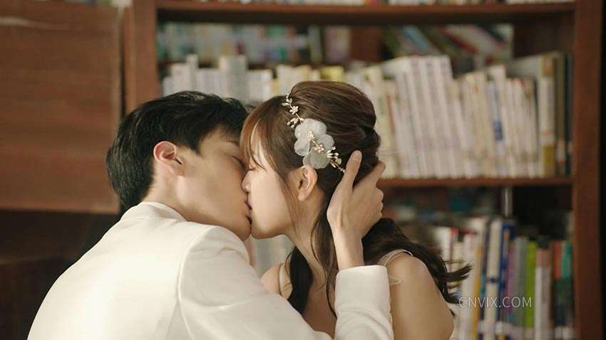 Ai Jingchu and Zeng Li kiss